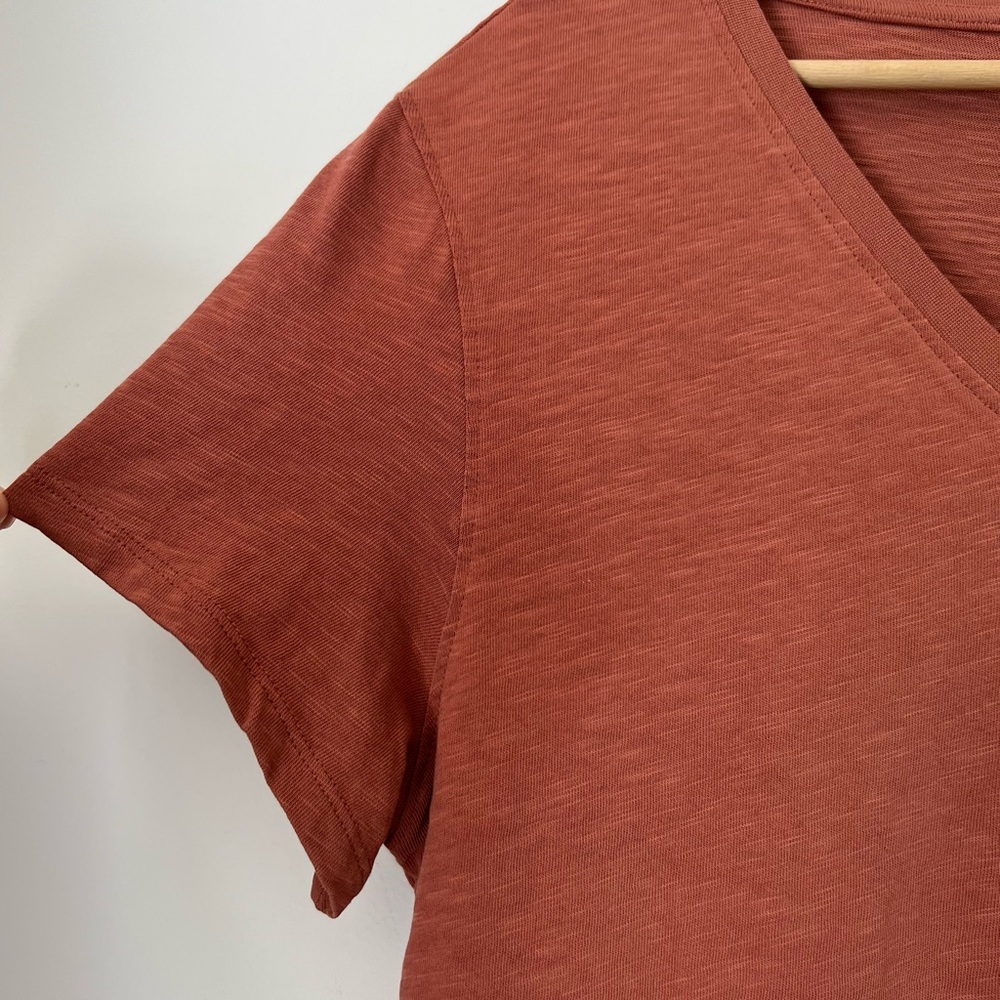 Quince 100% Organic Cotton Slub V Neck Tee in Rose Powder Basic Neutral - Picture 4 of 8
